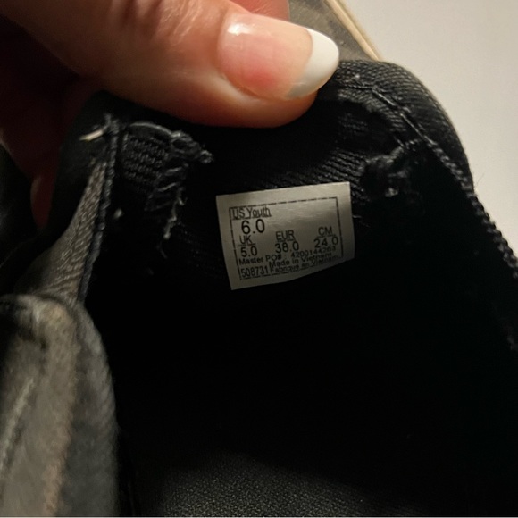 NIKE Boy’s Basketball Shoes, Black Black Black Gym Red 023 6 youth AQ9214-023 - Picture 7 of 7